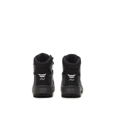 Par de ténis pretos desportivos vistos de trás