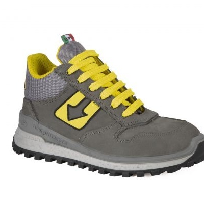 Tênis cinzento com detalhes amarelos e sola branca