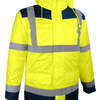 Casaco amarelo de alta visibilidade com detalhes azuis e faixas refletoras cinzentas