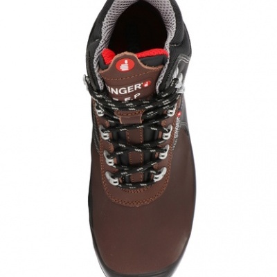 Ténis desportivo castanho com detalhes pretos e vermelhos visto de cima