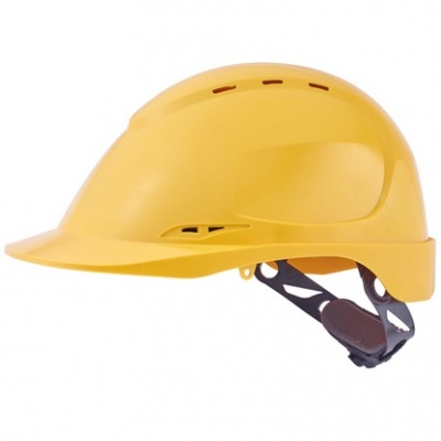 Capacete de segurança amarelo com correia preta e aberturas para ventilação