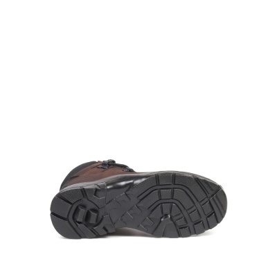 Bota castanha com sola preta vista de baixo