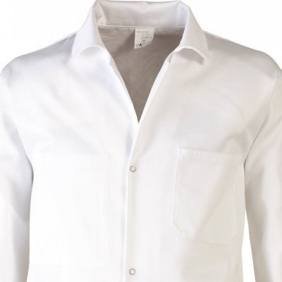 Casaco branco com bolso no peito e botões metálicos