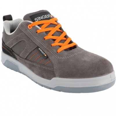 Tênis cinza com atacadores laranja da marca SINGER