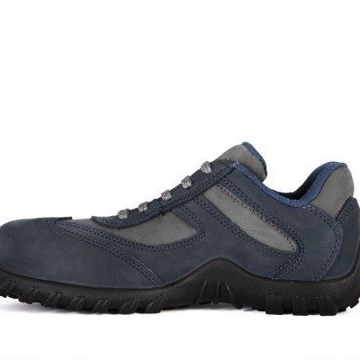 Sapatilha desportiva azul escuro com sola preta