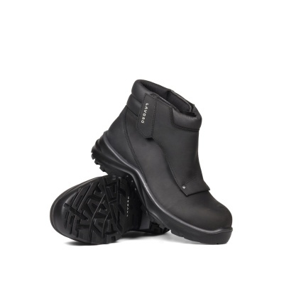 Botas pretas de couro com sola antiderrapante e etiqueta LAVORRO
