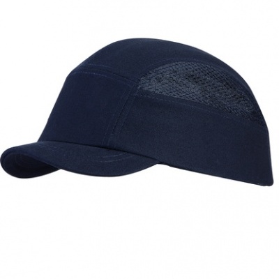 Boné azul escuro com laterais em tecido de rede sobre fundo branco