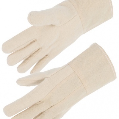 Par de luvas de tecido bege claro com punhos reforçados em fundo branco