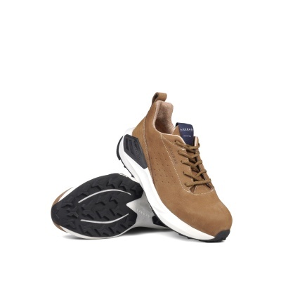 Sapatilhas desportivas castanhas em camurça com solado branco e preto