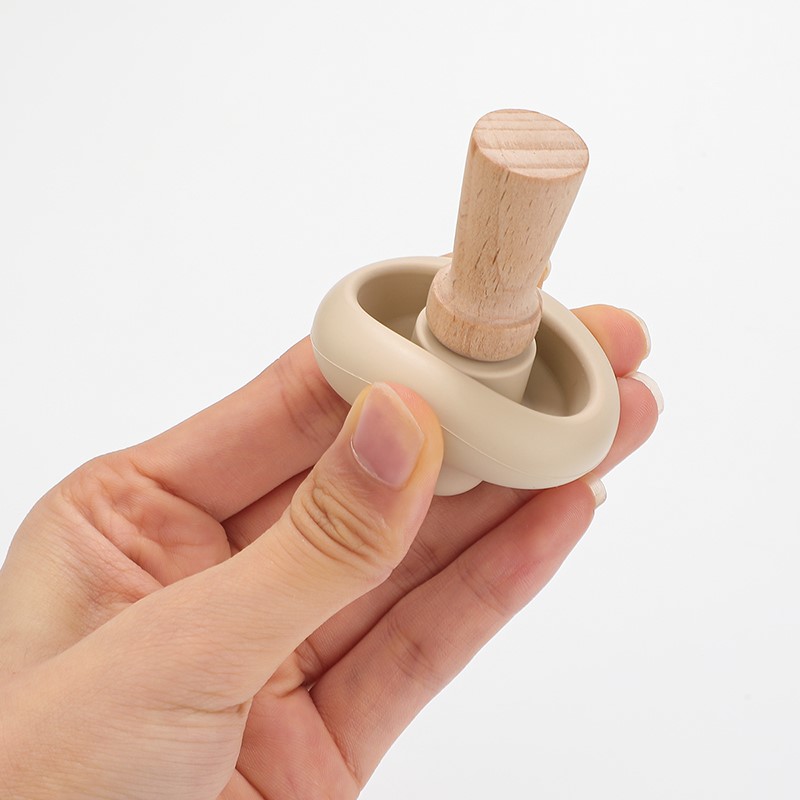 Set de Cogumelos 24 Pcs Mão a segurar pilão de madeira com base bege