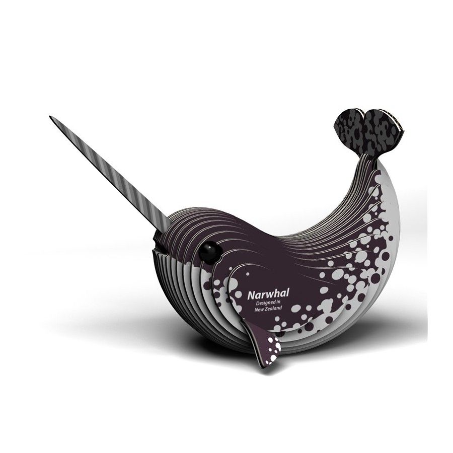 Baleia Narval Eugy Modelo decorativo de narval em material sobreposto preto e branco com texto