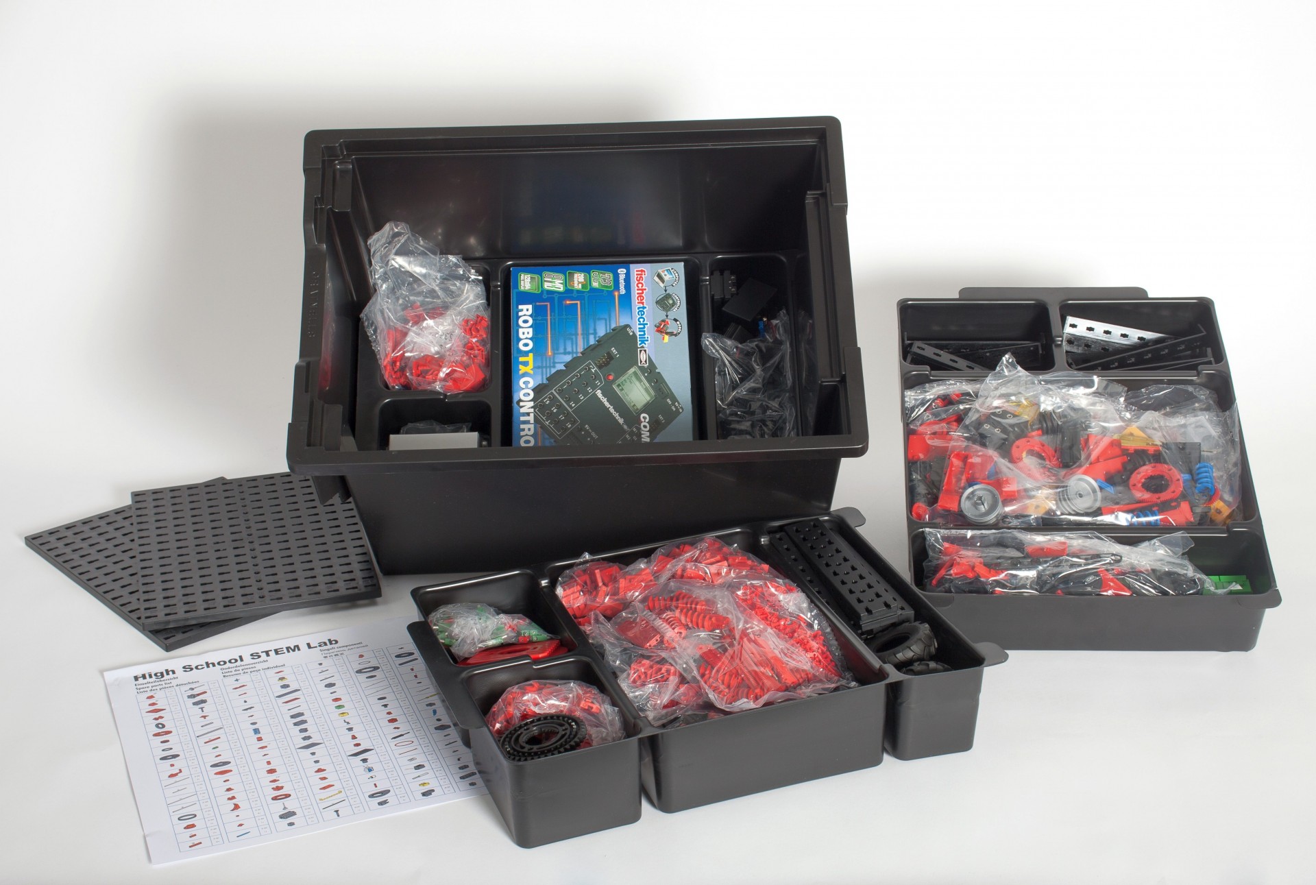 Laboratório STEM Fischertechnik Secundário Caixa preta com peças de construção vermelhas e pretas, bases cinzentas e instruções