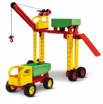 Jumbo Starter - Set de Construção Junior Fischertechnik Brinquedo de camião amarelo com guindaste vermelho e amarelo com rodas pretas em fundo branco