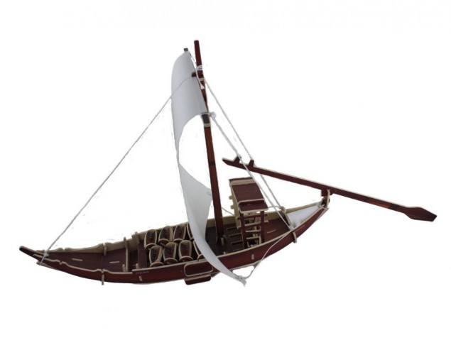 Barco Rebelo Modelo de barco de madeira castanha com velas brancas