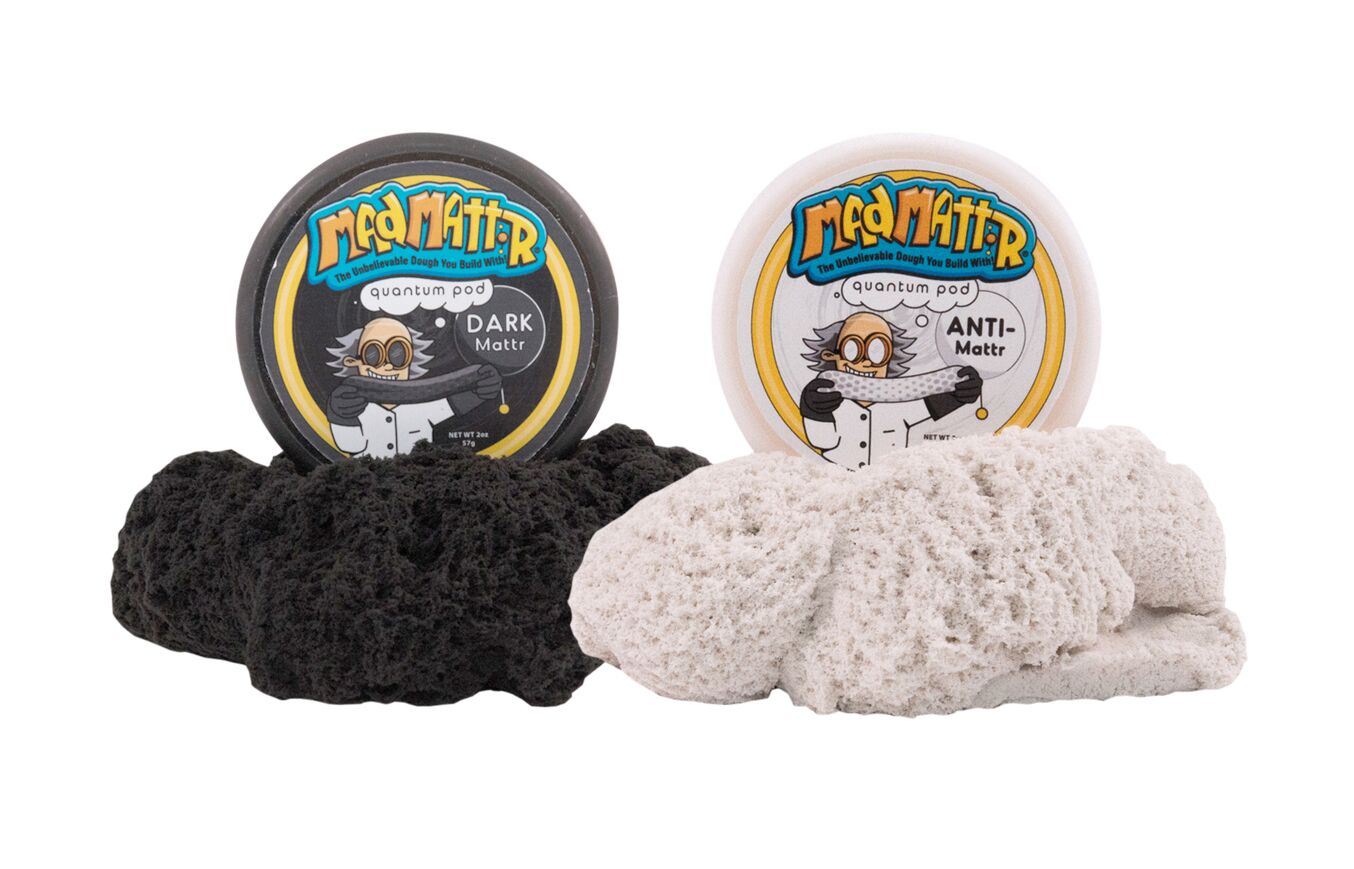 Madmatter Preta Creme MADMATTER em embalagem preta e branca sobre tecidos malhados preta e branca