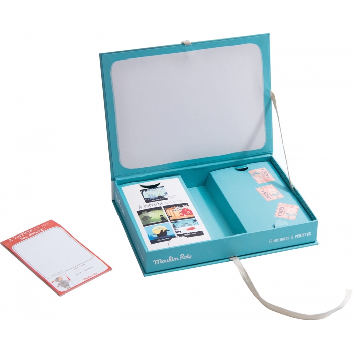 Conjunto de cartas e envelopes em caixa azul-turquesa aberta com cartas ilustradas