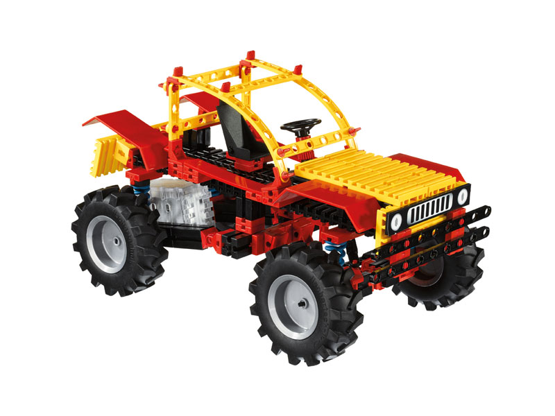 Laboratório Experiências CTEM - Sistemas de Movimento Modelo de carrinha de brincar com blocos amarelos, vermelhos e pretos e pneus grandes