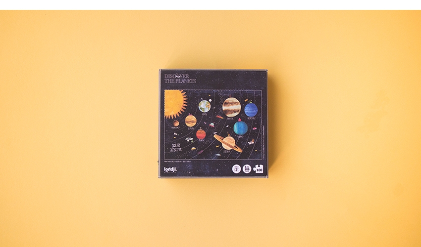 Puzzle Pocket Descobre o Planeta Caixa de puzzle sistema solar com ilustração dos planetas sobre fundo laranja