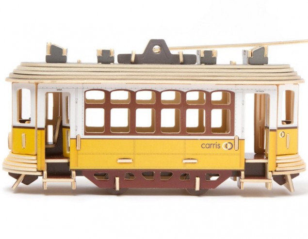 Elétrico de Lisboa Modelo de elétrico amarelo e branco em madeira