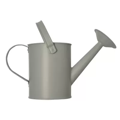 Regador de metal cinza com alça e bocal longo