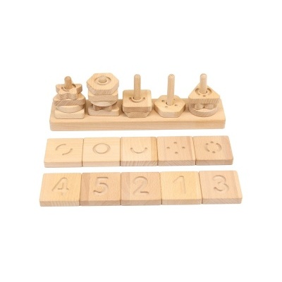 Brinquedos educativos de madeira com números e formas empilháveis