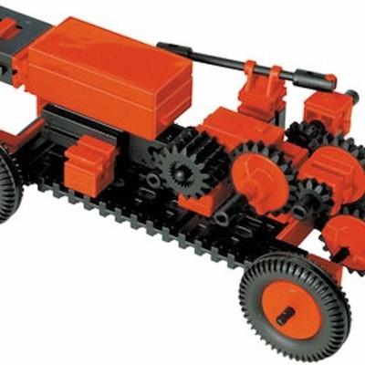 Veículo de brinquedo com rodas e engrenagens nas cores laranja e preto