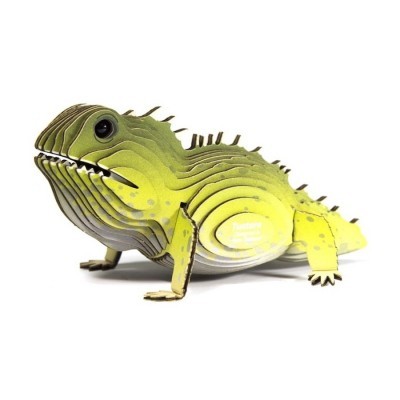 Escultura 3D de lagarto em madeira laminada verde e amarelo