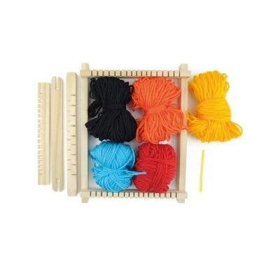 Conjunto tear manual madeira com novelos de lã colorida e agulha