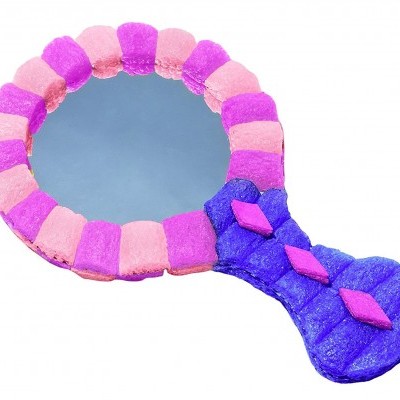 Espelho de mão com moldura colorida em tecido felpudo