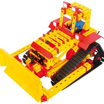 Veículo de construção amarelo e vermelho com lagartas pretas