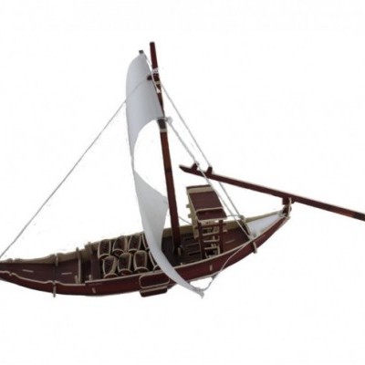 Modelo de barco de madeira castanha com velas brancas