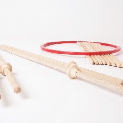 Conjunto brinquedo de anéis e varas em madeira