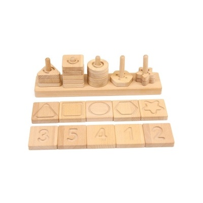 Brinquedos educativos de madeira com números e formas para encaixar