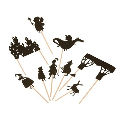 Fantoches de sombra de personagens e objetos de fantasia em hastes de madeira
