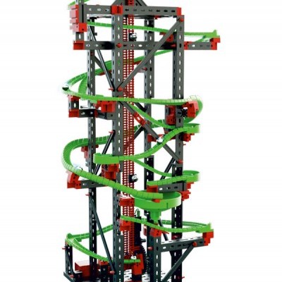 Brinquedo estrutural com trilhos verdes e suportes pretos e vermelhos sobre base preta