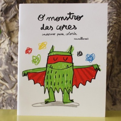 Capa de livro infantil branco com ilustração de monstro verde e vermelho e texto em português.