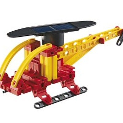 Modelo de helicóptero amarelo e vermelho feito de peças de construção