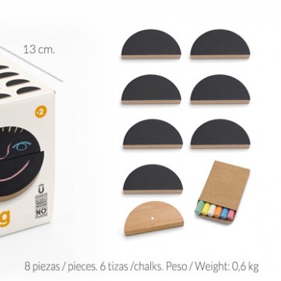 Conjunto de giz colorido e suportes pretos para desenho com rosto, embalados em caixa de cartão.