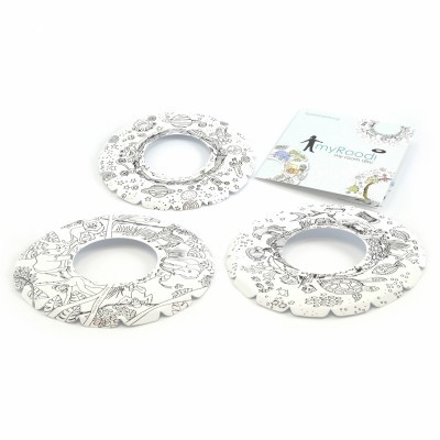 Três discos circulares em cartão para colorir com desenhos em preto e branco e faixa de papel com texto