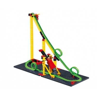 Montanha-russa de brinquedo feita com peças plásticas coloridas em fundo branco