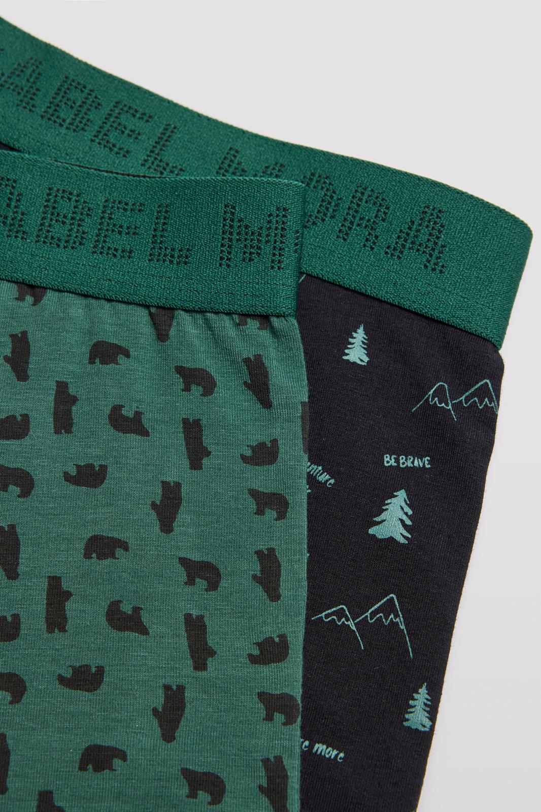 Roupa interior masculina verde com ursos pretos e preta com árvores, montanhas e texto
