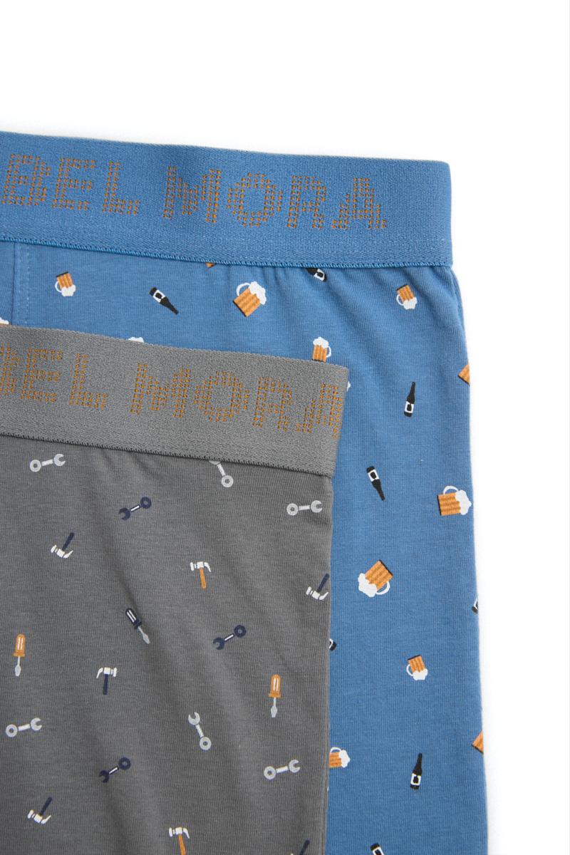 Dois pares de boxers azul e cinzento com padrões de cervejas e ferramentas e cós com o texto BEL MORA.