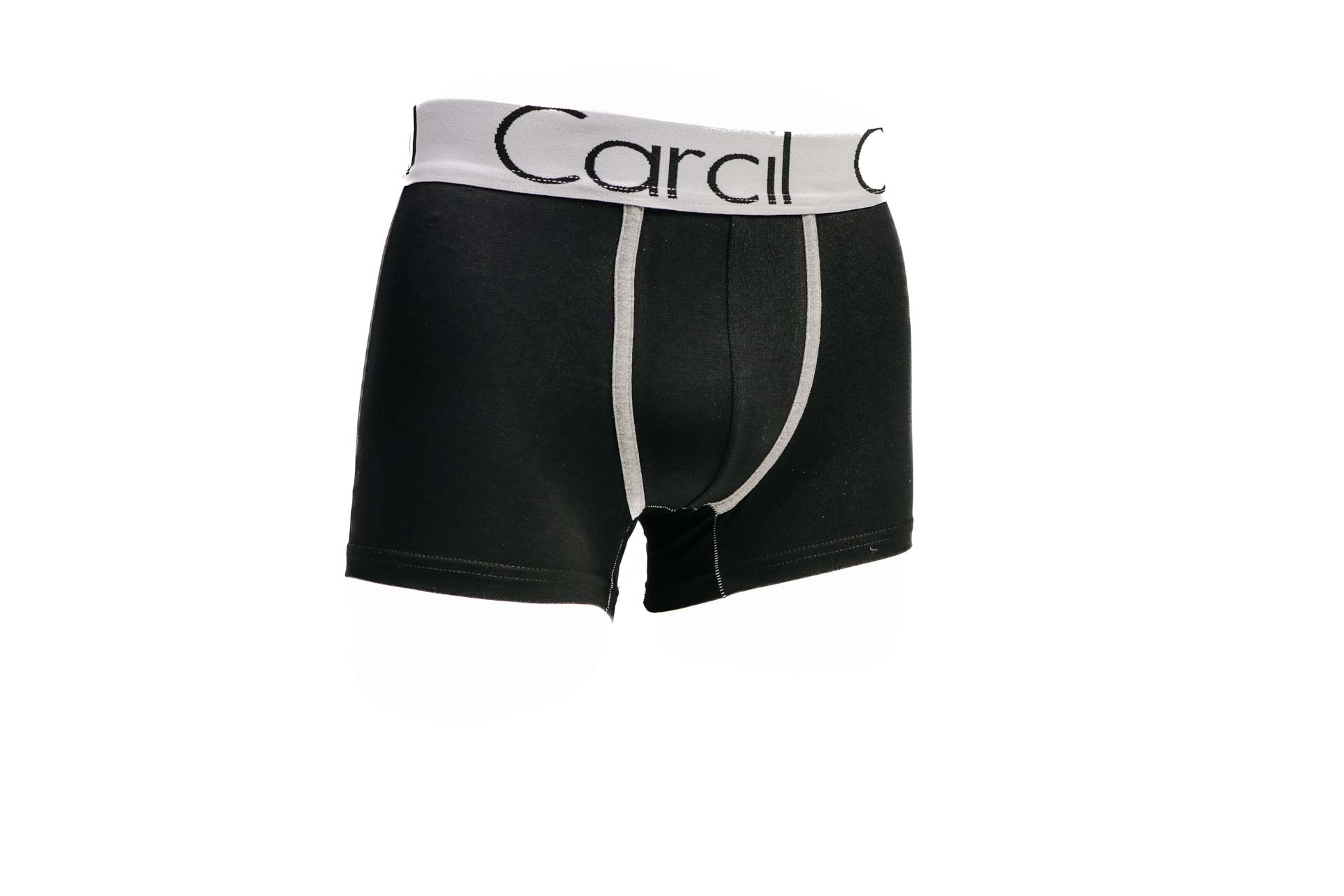 Cuecas boxer pretas com elástico branco e texto 'Carcil' na cintura