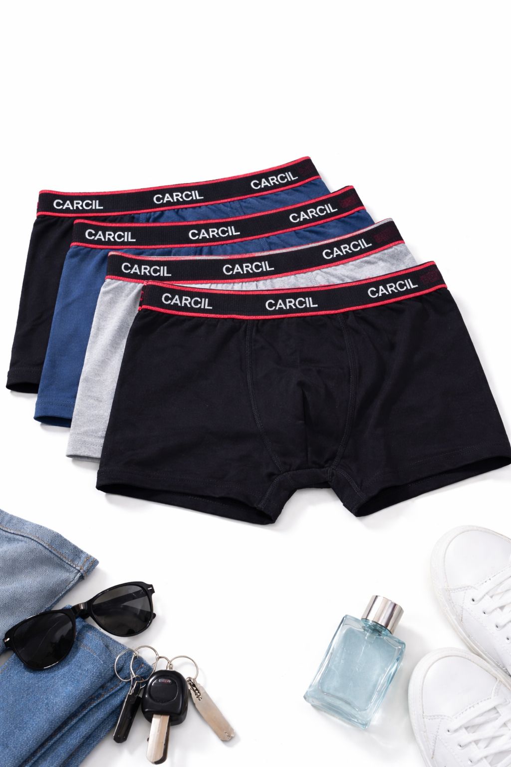 Conjunto de boxers masculinos em preto, azul e cinza com cintura preta e vermelha com texto CARCIL