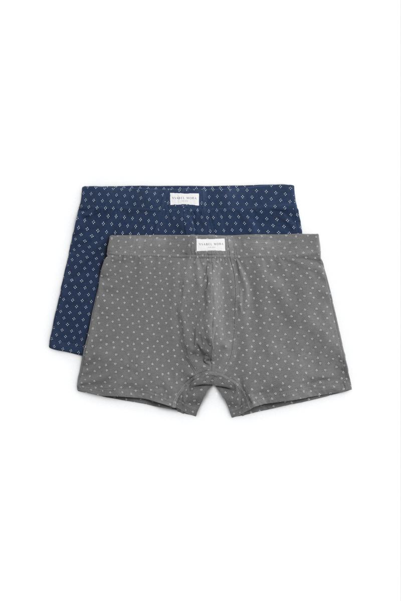 Dois boxers masculinos com padrões pequenos, cinzento e azul escuro.