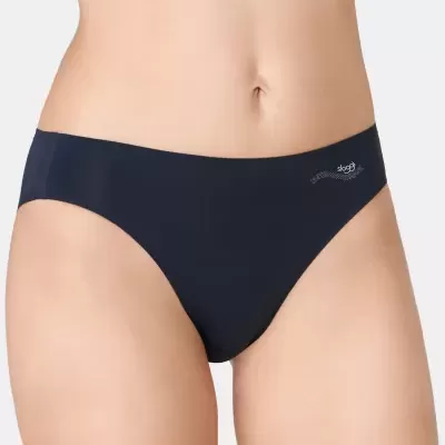 Cuecas pretas de mulher com logo branco sloggi na frente