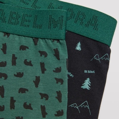 Roupa interior masculina verde com ursos pretos e preta com árvores, montanhas e texto