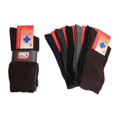 Conjunto de meias masculinas várias cores com etiquetas vermelhas e cruz azul