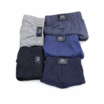 Conjunto de cinco cuecas masculinas em várias cores com etiquetas JM SUMMAR.