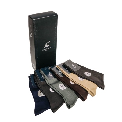 Seis pares de meias Classic Line em várias cores com embalagem preta